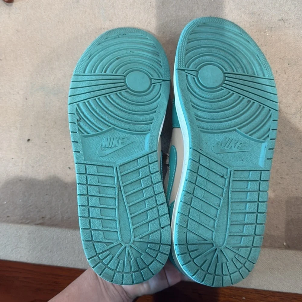 Men’s jordan 1 low new emerald and white